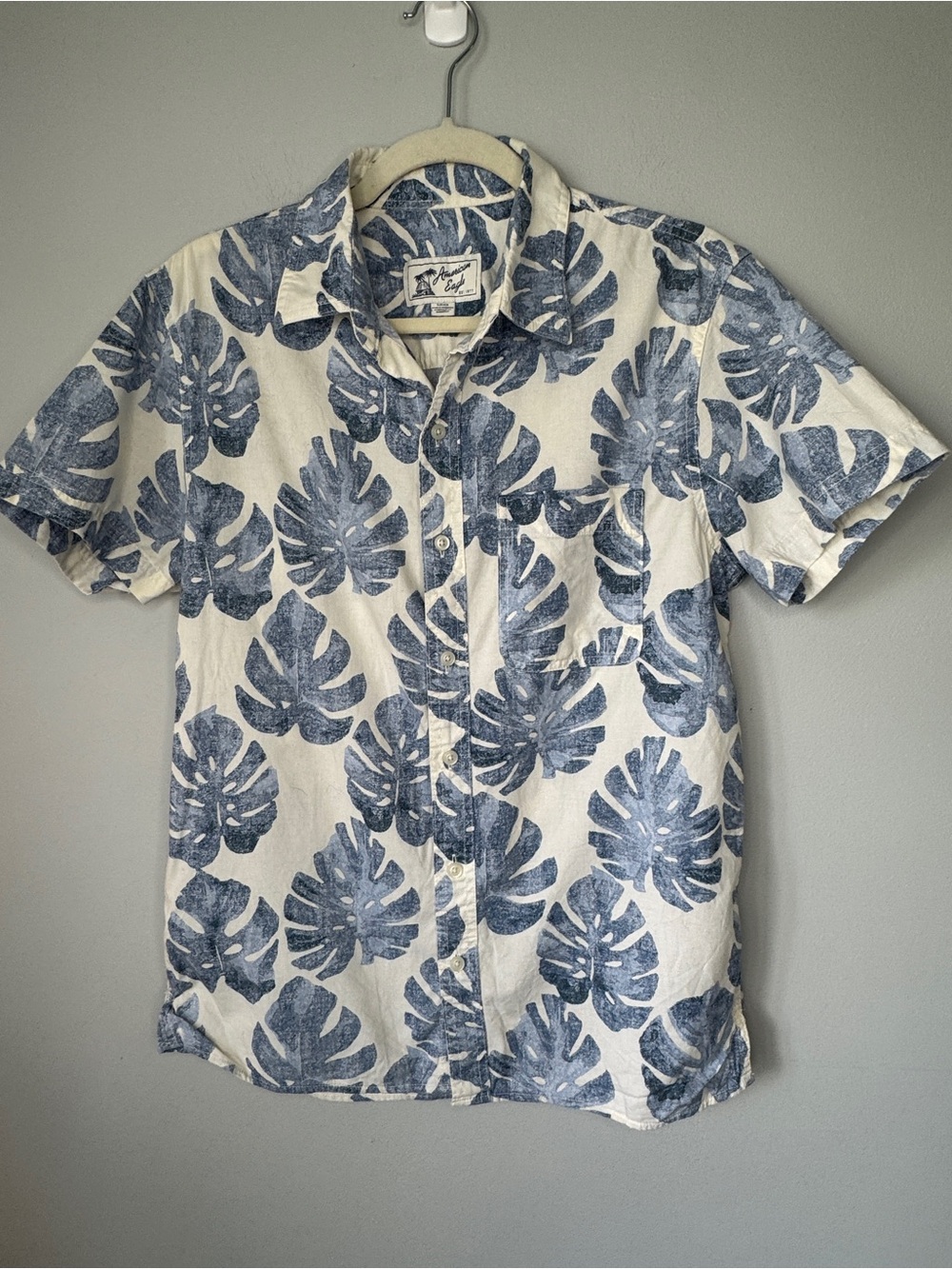 Blue Leaf Print Short-Sleeve Shirt - Casual Men’s Button-Up